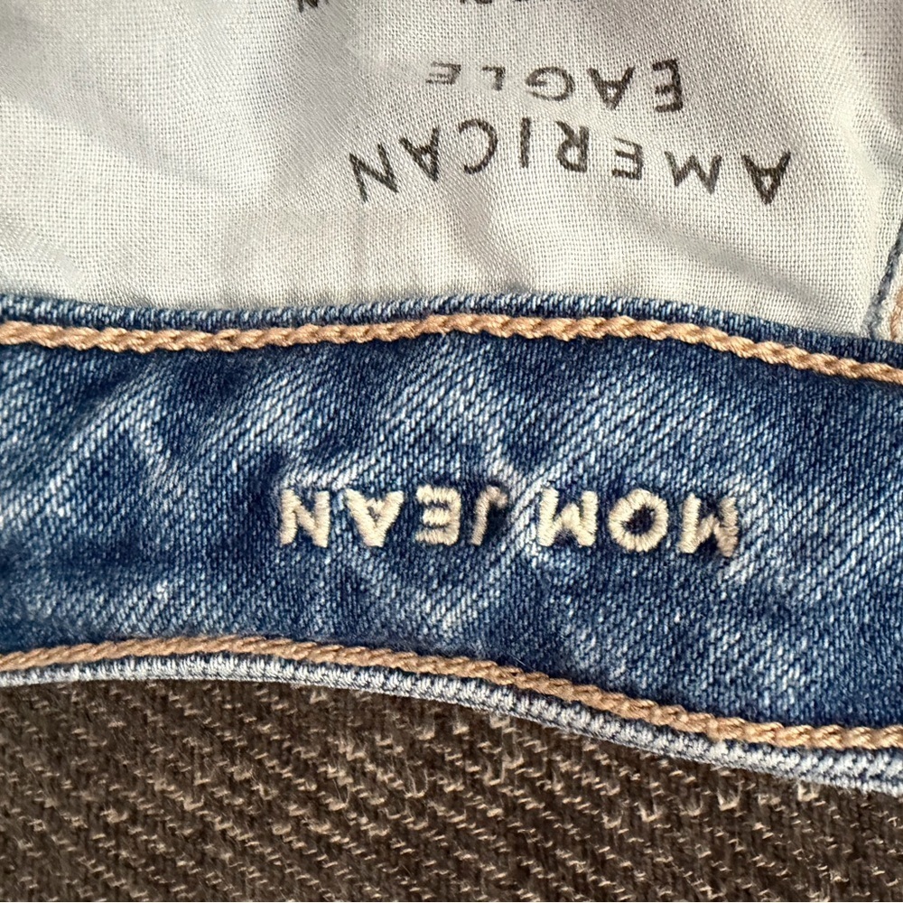 Distressed American Eagle Jeans Size 2 High Rise Mom Jeans 90’s Y2k - Picture 8 of 8
